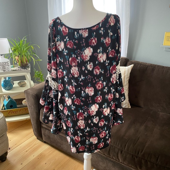 Bundle(2)Blouses - Picture 3 of 12